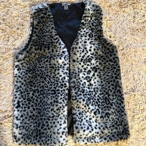 Faux blk & white leopard print Vest with silky lining and beautiful clasps